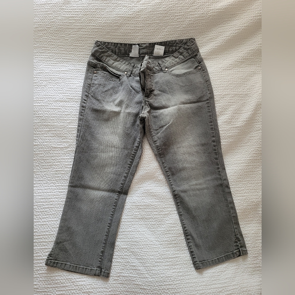 Gray capri